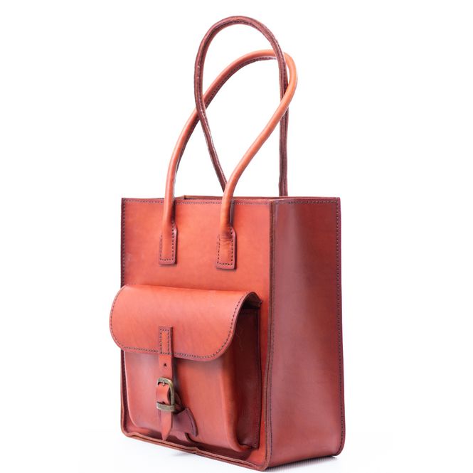 Hovedbilde Håndsydd veske i okselær