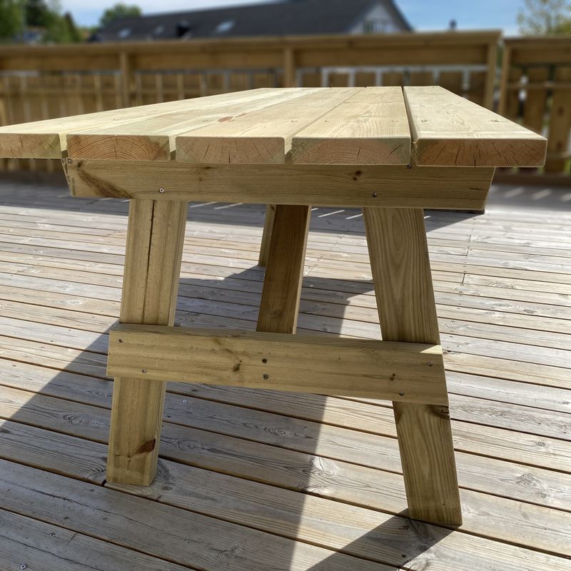 Solid hagebord i impregnert treverk